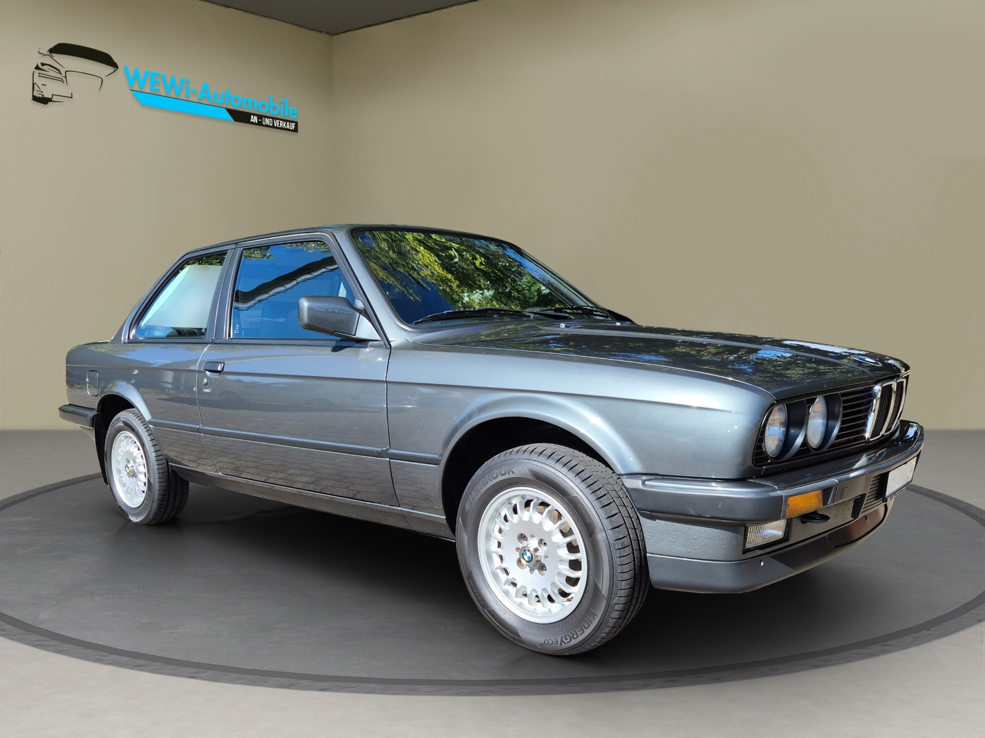 BMW 323i CH-image-0