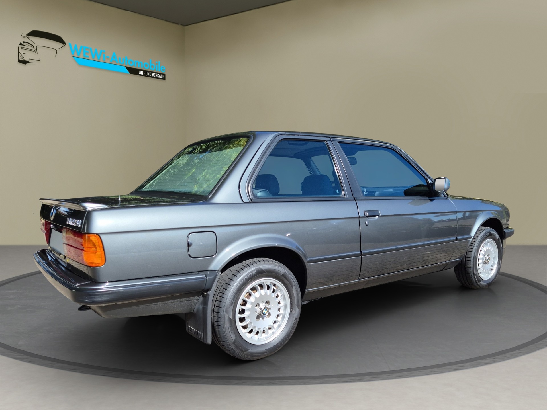 BMW 323i CH-image-2