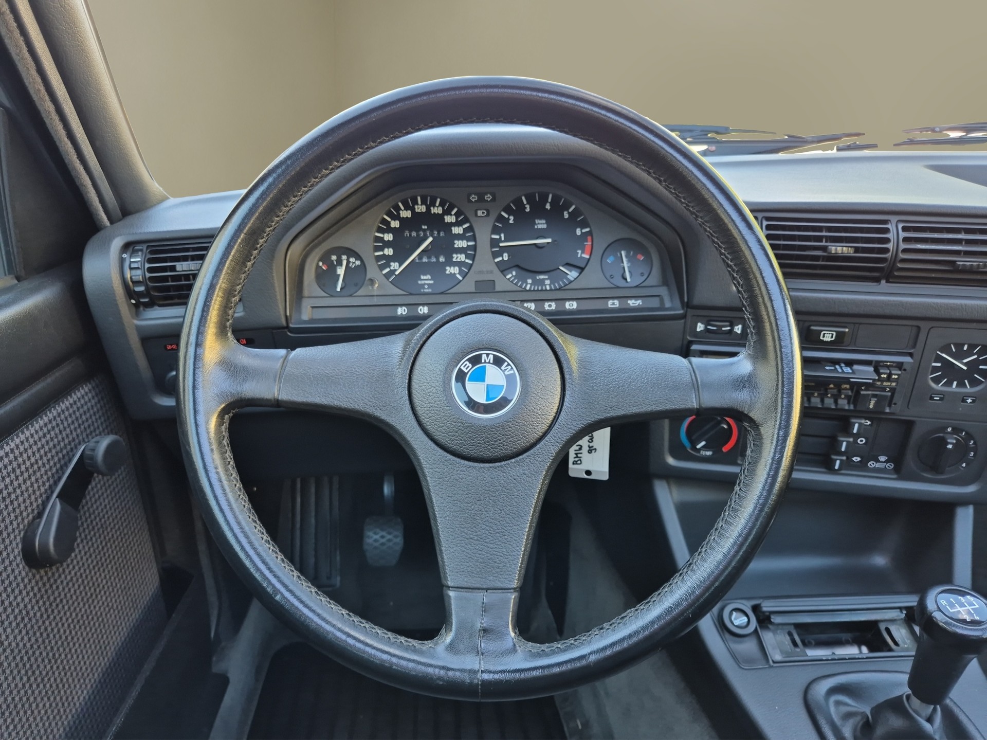 BMW 323i CH-image-11