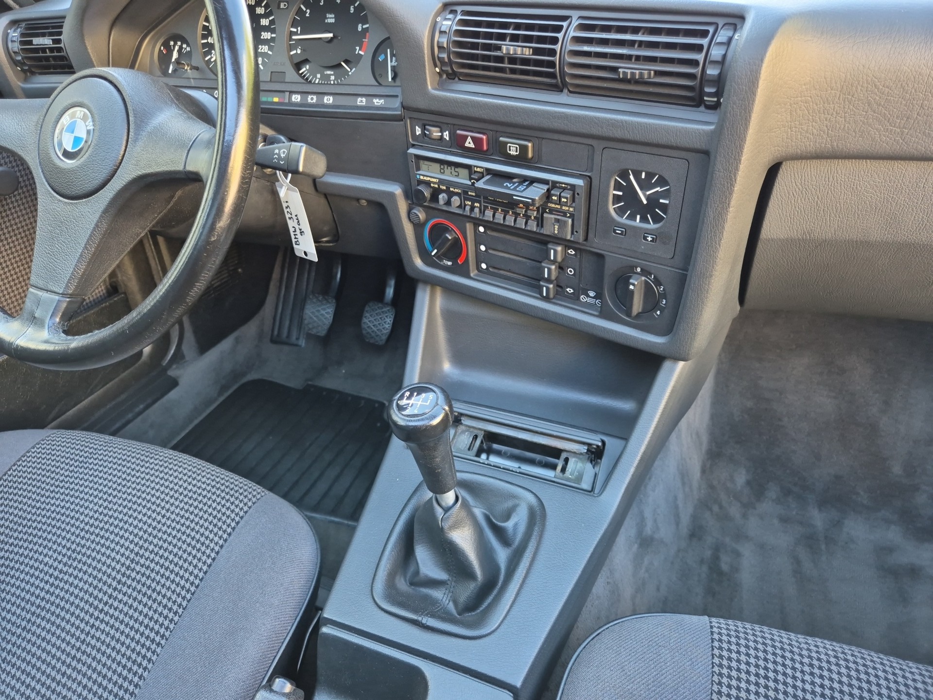 BMW 323i CH-image-15