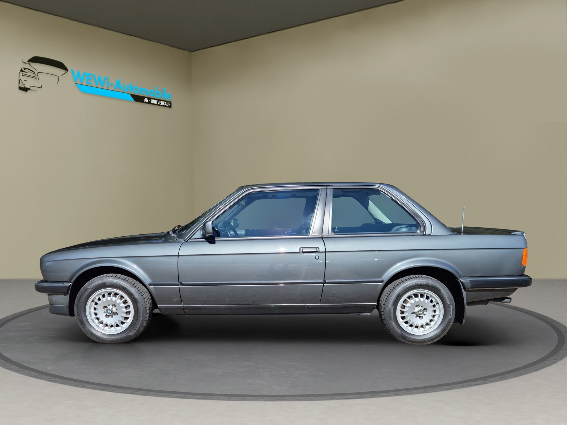 BMW 323i CH-image-5