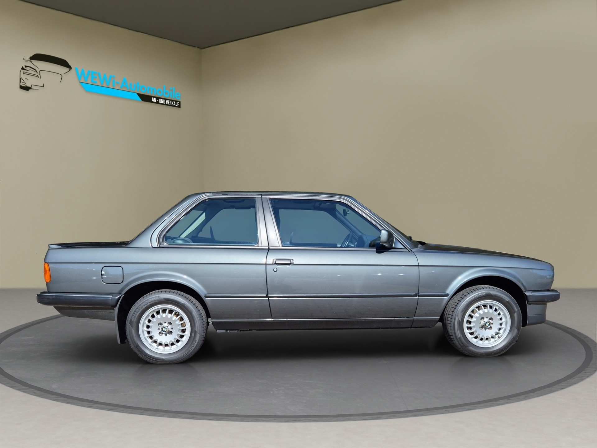 BMW 323i CH-image-1