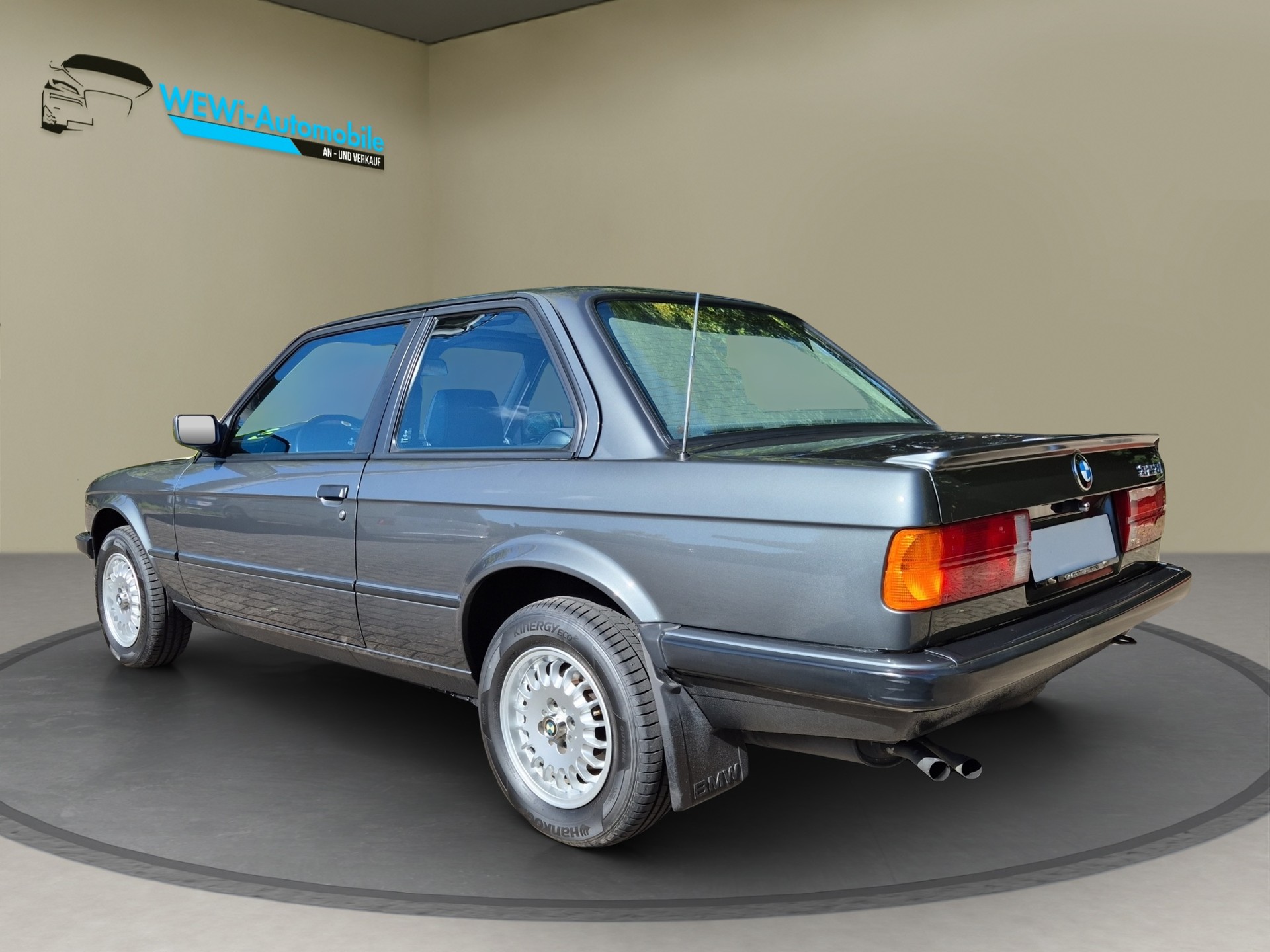 BMW 323i CH-image-4