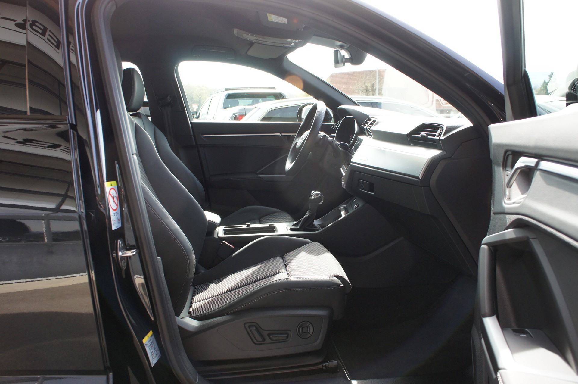 AUDI Q3 Sportback 35 TFSI S line Attraction S-tronic-image-8
