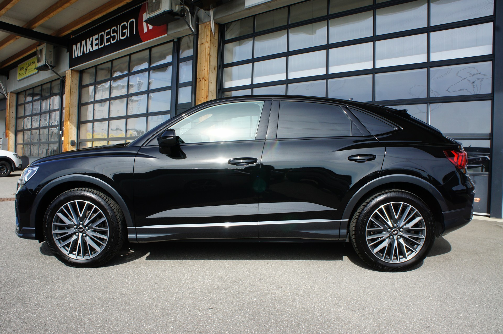 AUDI Q3 Sportback 35 TFSI S line Attraction S-tronic-showroom-element-1