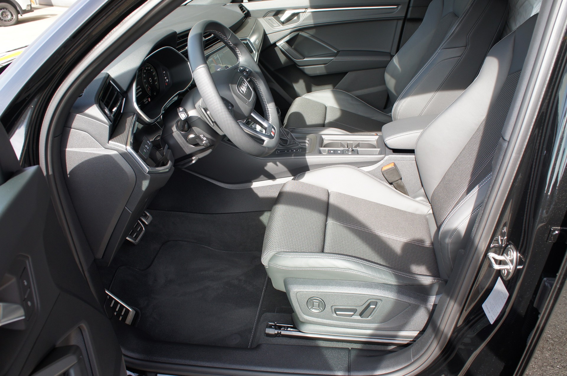 AUDI Q3 Sportback 35 TFSI S line Attraction S-tronic-image-11