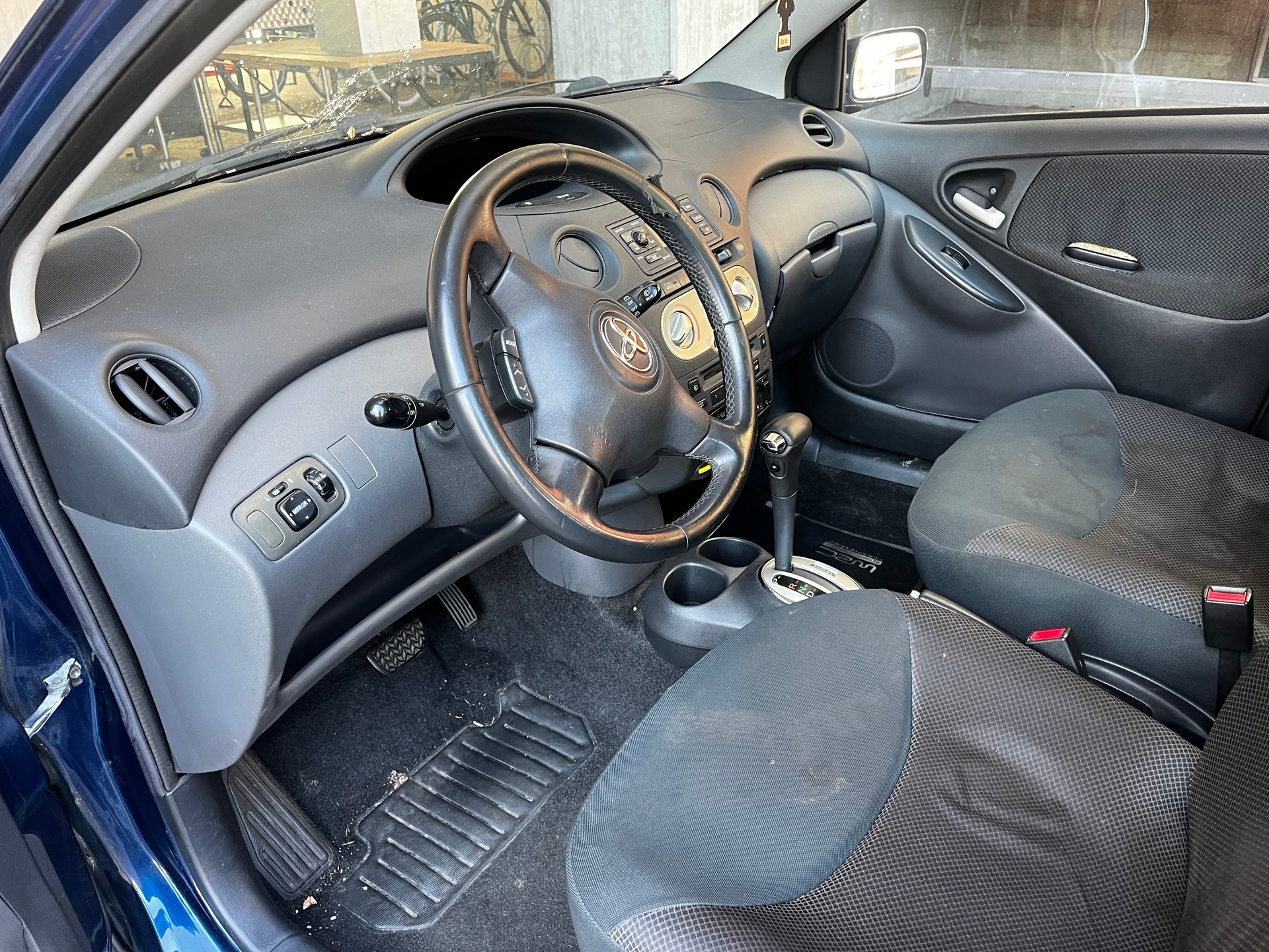 TOYOTA Yaris 1.3 Linea Sol-image-6