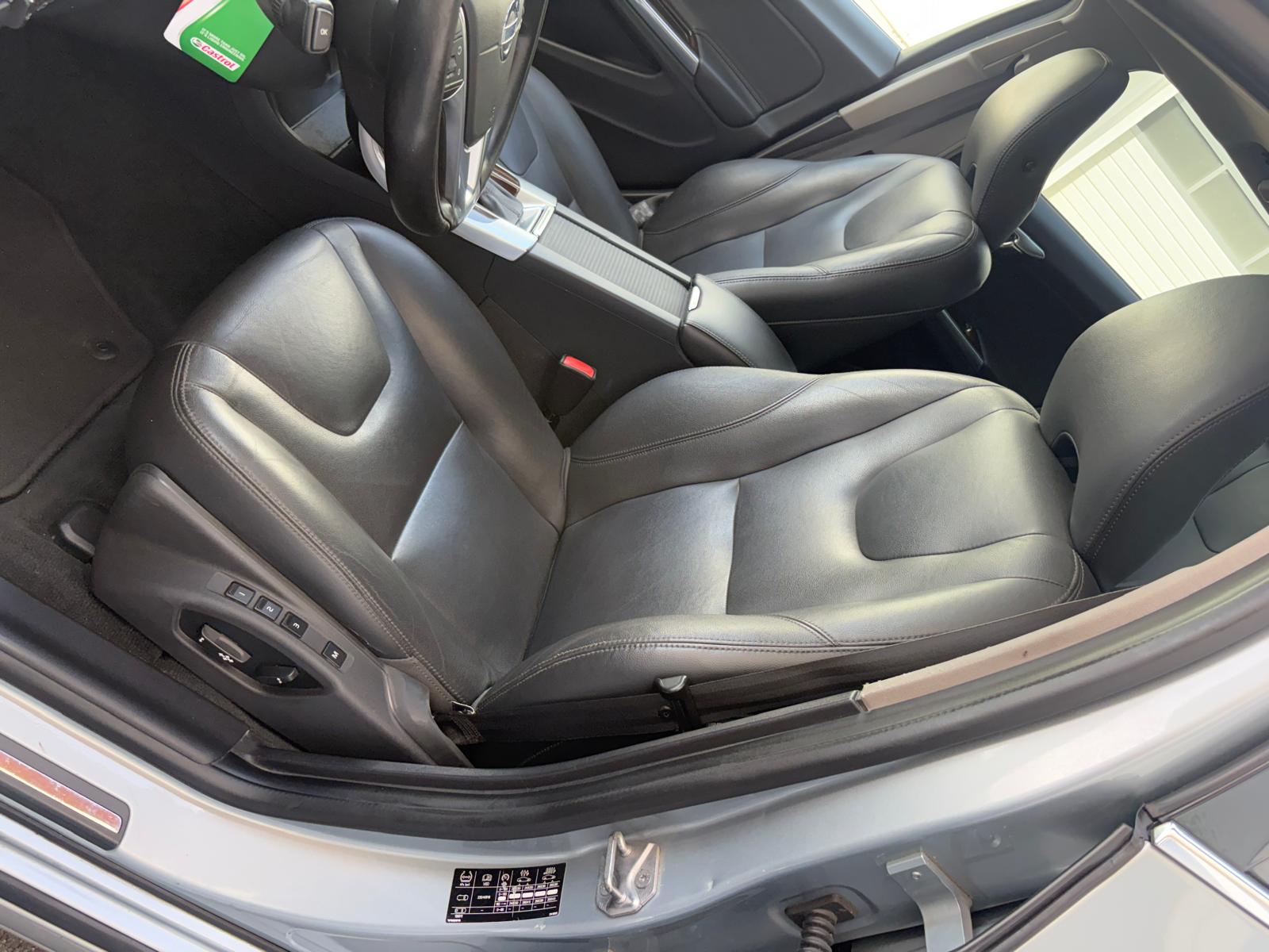 VOLVO V60 D5 AWD Summum Geartronic Dynamic-image-8