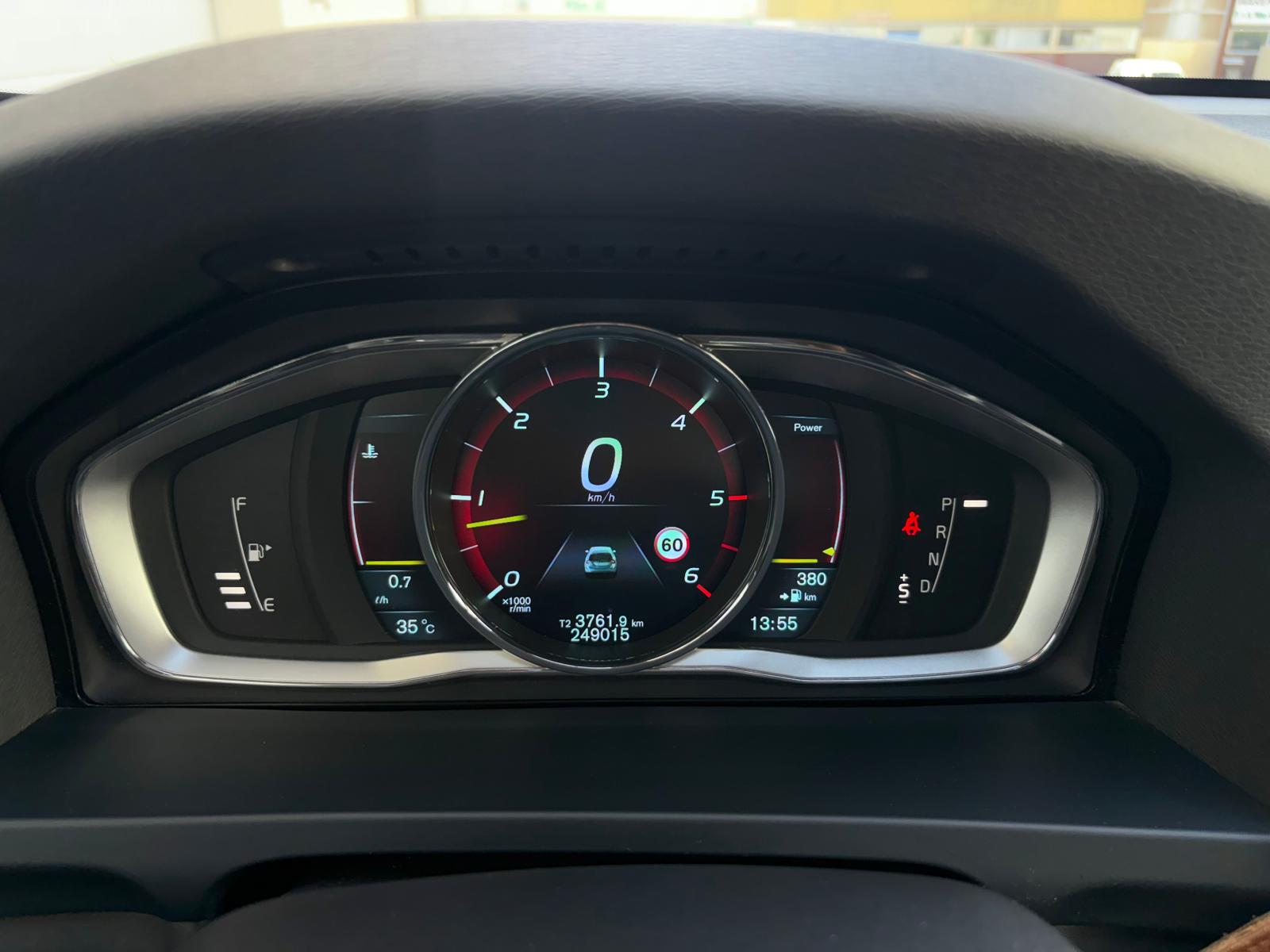 VOLVO V60 D5 AWD Summum Geartronic Dynamic-image-15