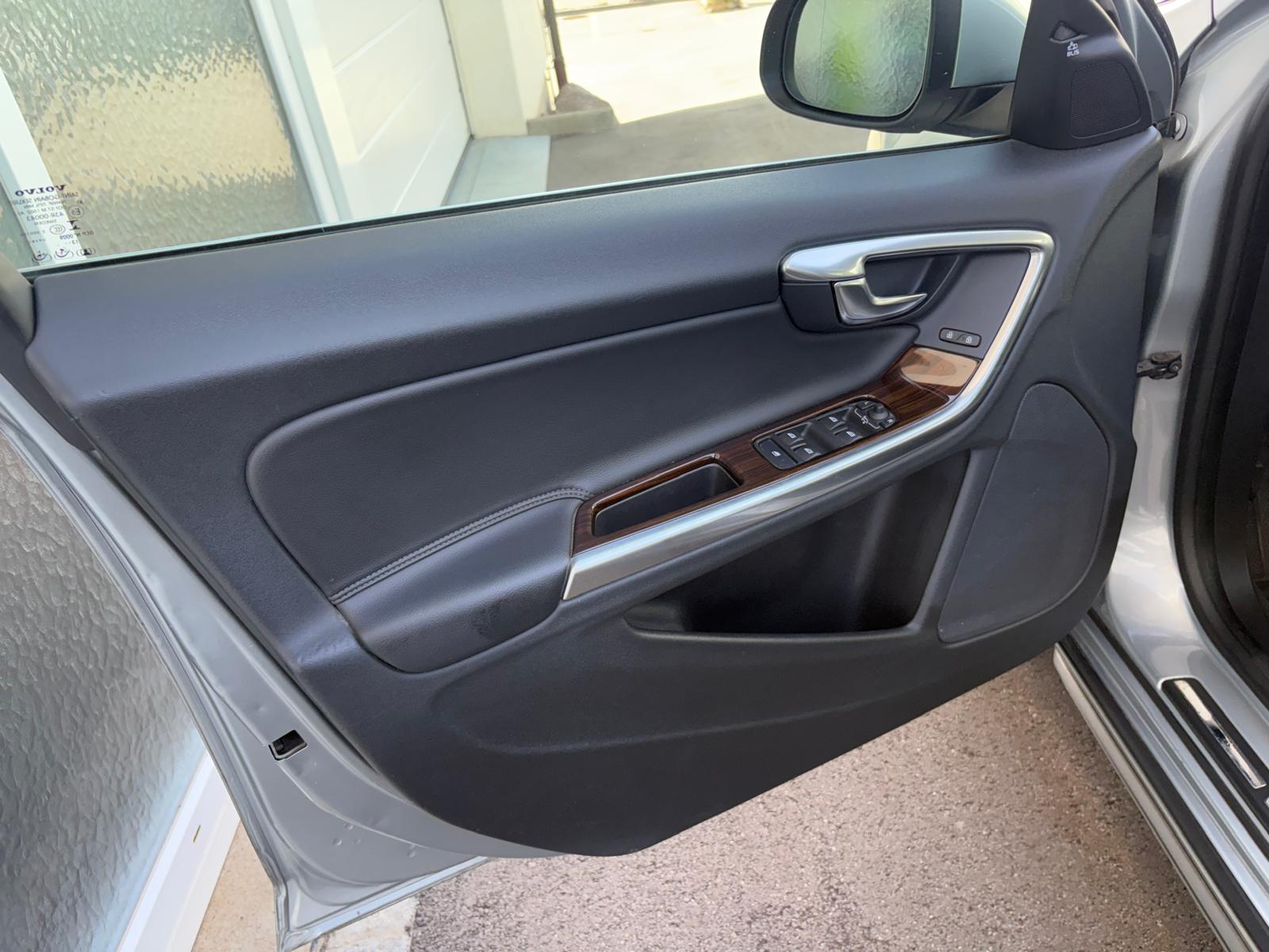 VOLVO V60 D5 AWD Summum Geartronic Dynamic-image-5