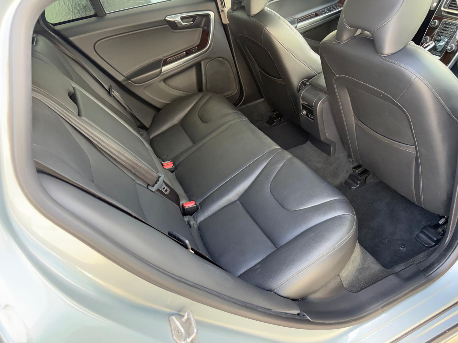 VOLVO V60 D5 AWD Summum Geartronic Dynamic-image-10