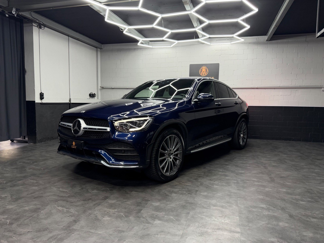 MERCEDES-BENZ GLC Coupé 300 d AMG Line 4Matic 9G-Tronic | CH-Auto | 360 Kamera | Gratis-Service | Burmester | Anhängerkupplung-image-2