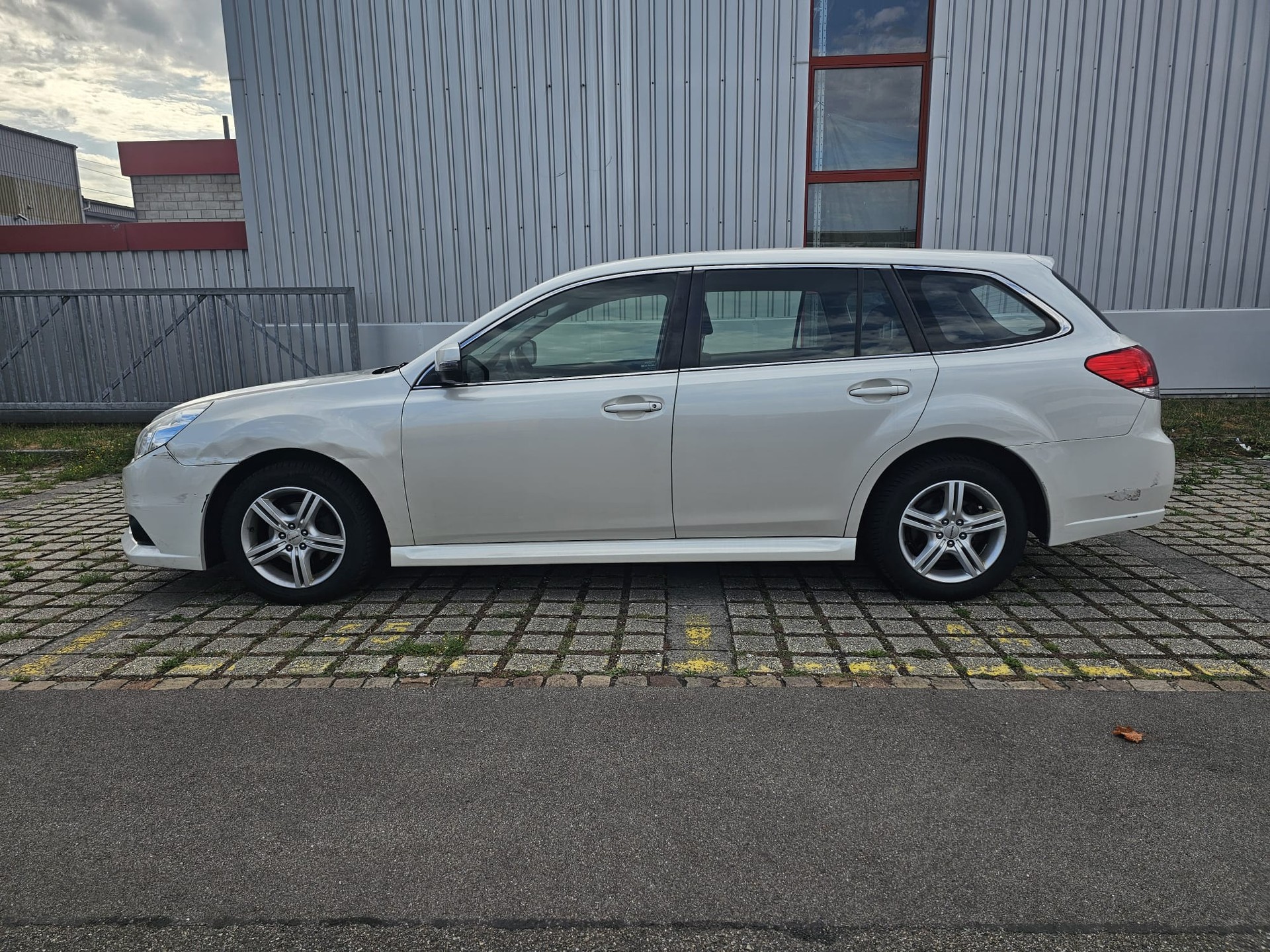 SUBARU Legacy 2.0i Swiss AWD Lineartronic-image-6