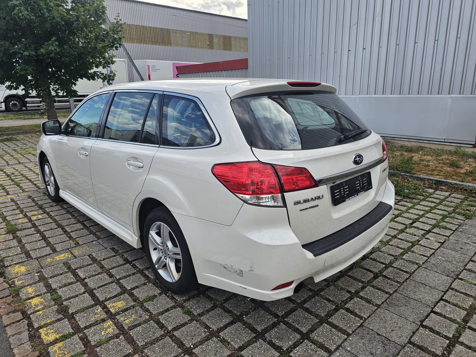 SUBARU Legacy 2.0i Swiss AWD Lineartronic-image-5