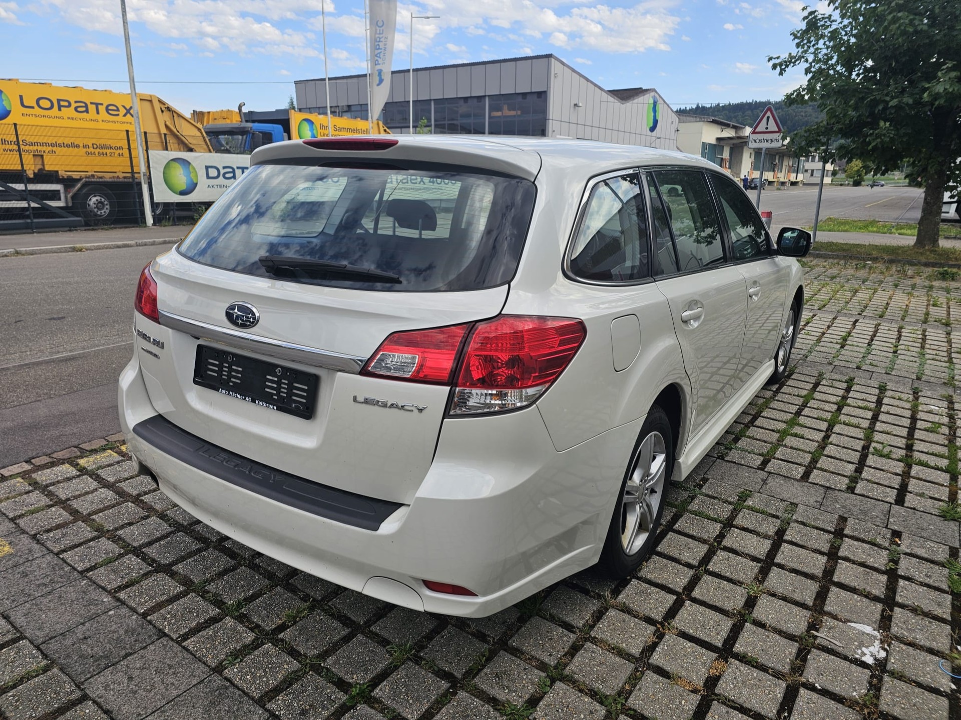 SUBARU Legacy 2.0i Swiss AWD Lineartronic-image-4