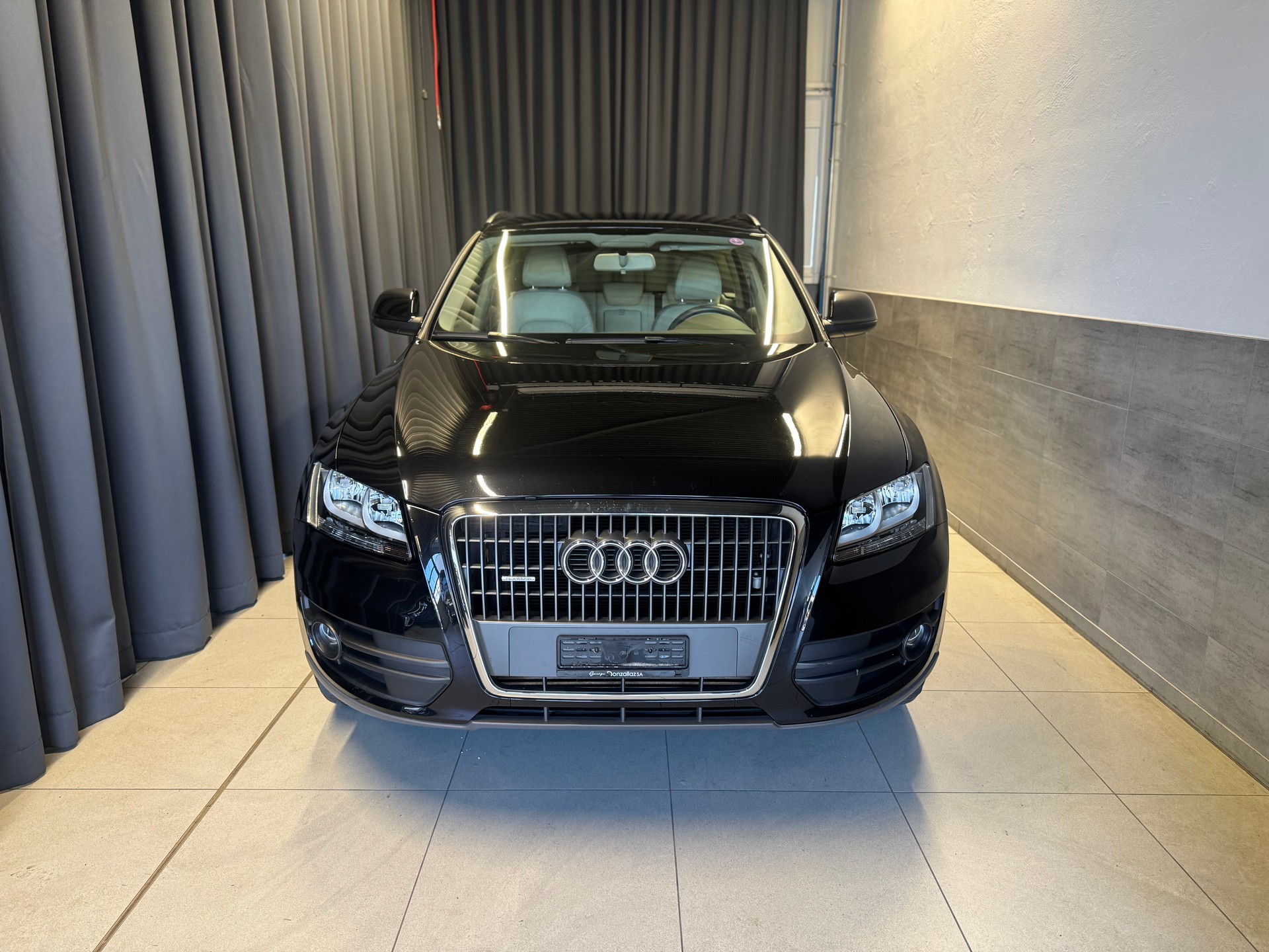 AUDI Q5 2.0 TFSI quattro S-tronic (23)-image-1