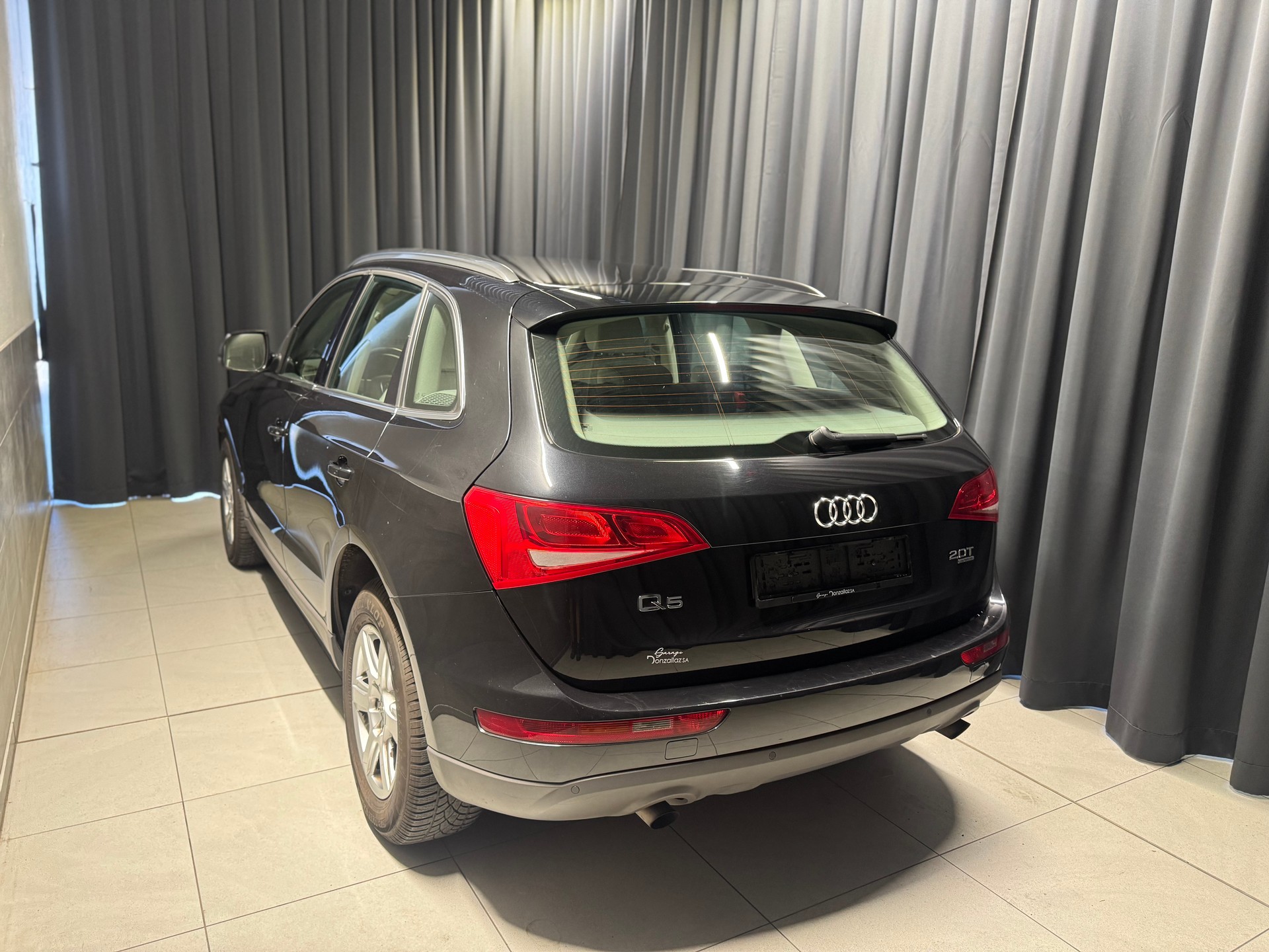 AUDI Q5 2.0 TFSI quattro S-tronic (23)-image-3