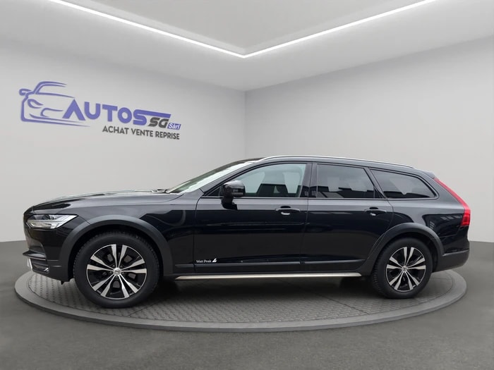 VOLVO V90 Cross Country D4 AWD-image-2