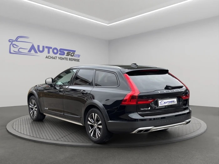 VOLVO V90 Cross Country D4 AWD-image-3