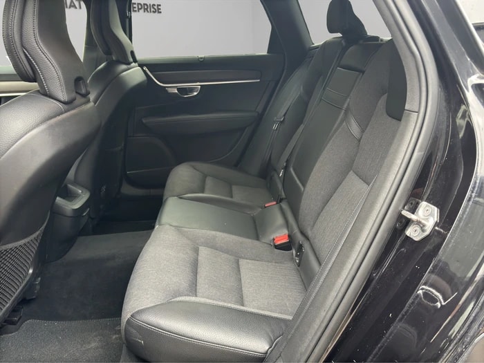 VOLVO V90 Cross Country D4 AWD-image-13