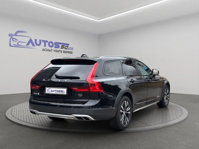 VOLVO V90 Cross Country D4 AWD-image-4