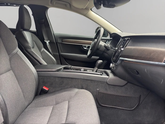 VOLVO V90 Cross Country D4 AWD-image-11