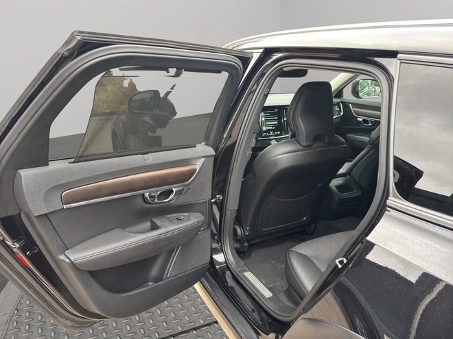 VOLVO V90 Cross Country D4 AWD-image-12