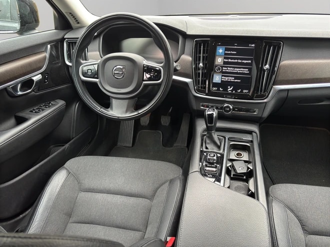 VOLVO V90 Cross Country D4 AWD-image-9