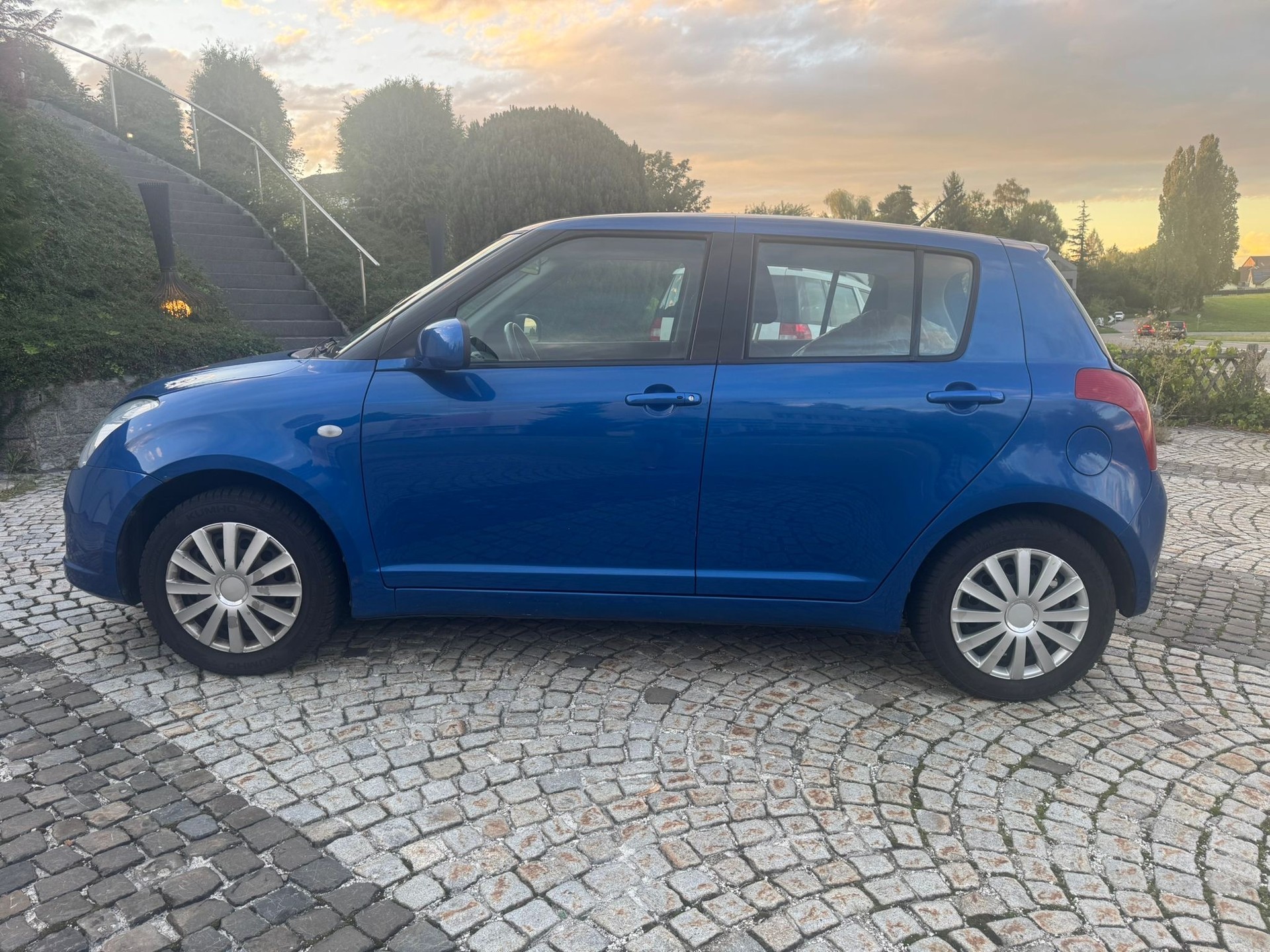 SUZUKI Swift 1.3i 16V GL 4x4-image-2
