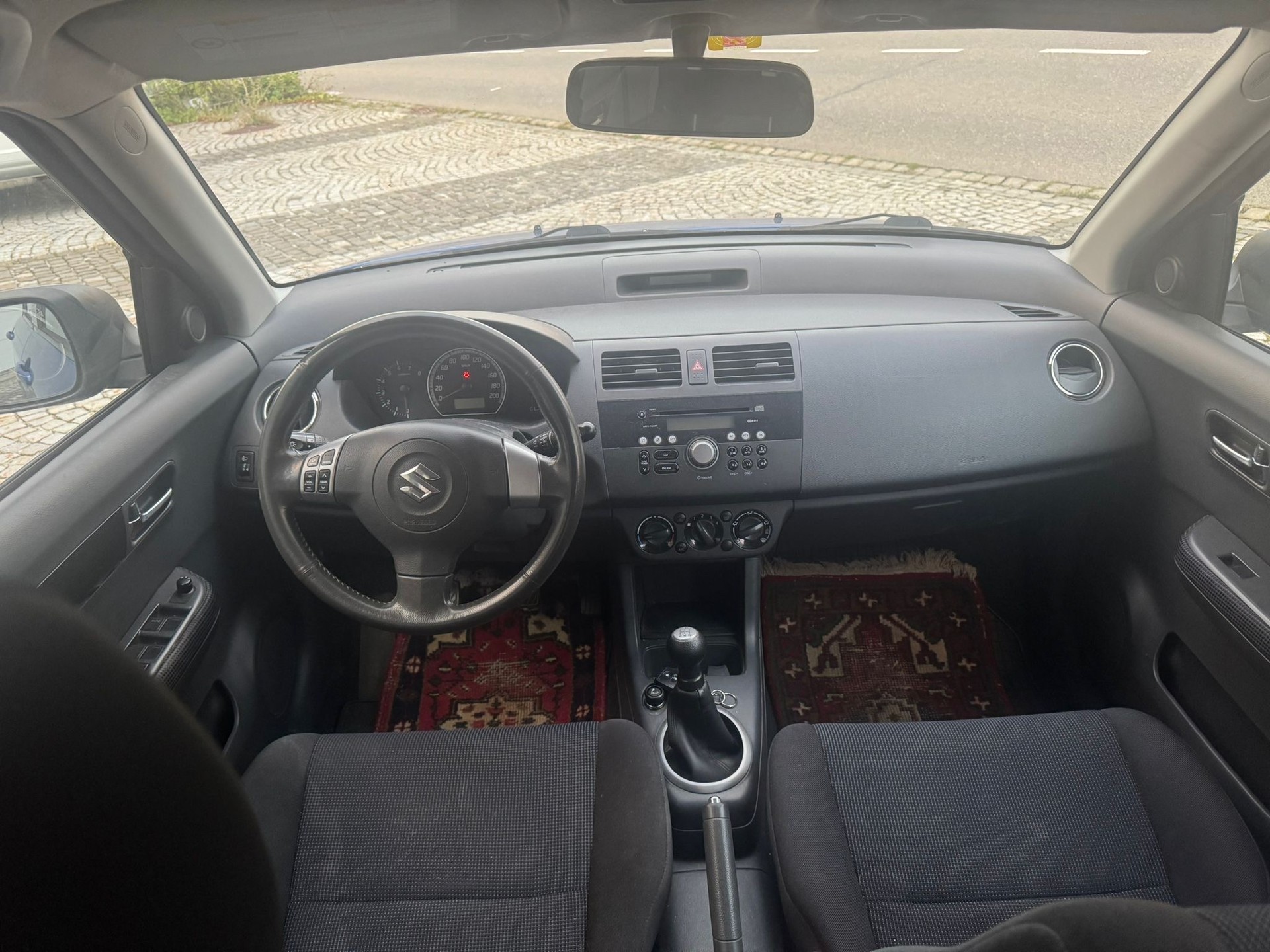 SUZUKI Swift 1.3i 16V GL 4x4-image-9