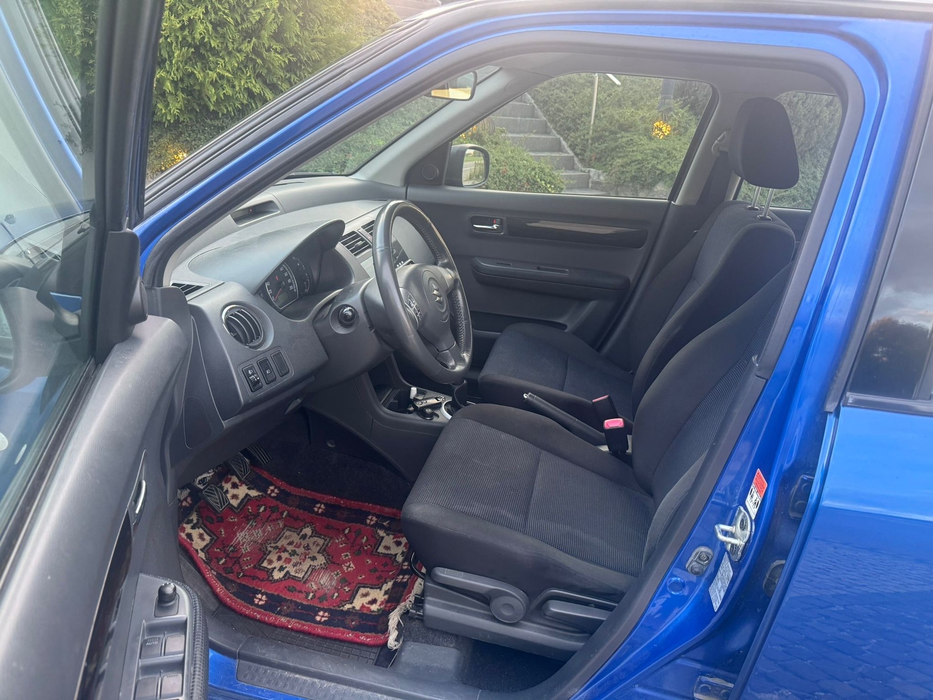 SUZUKI Swift 1.3i 16V GL 4x4-image-8