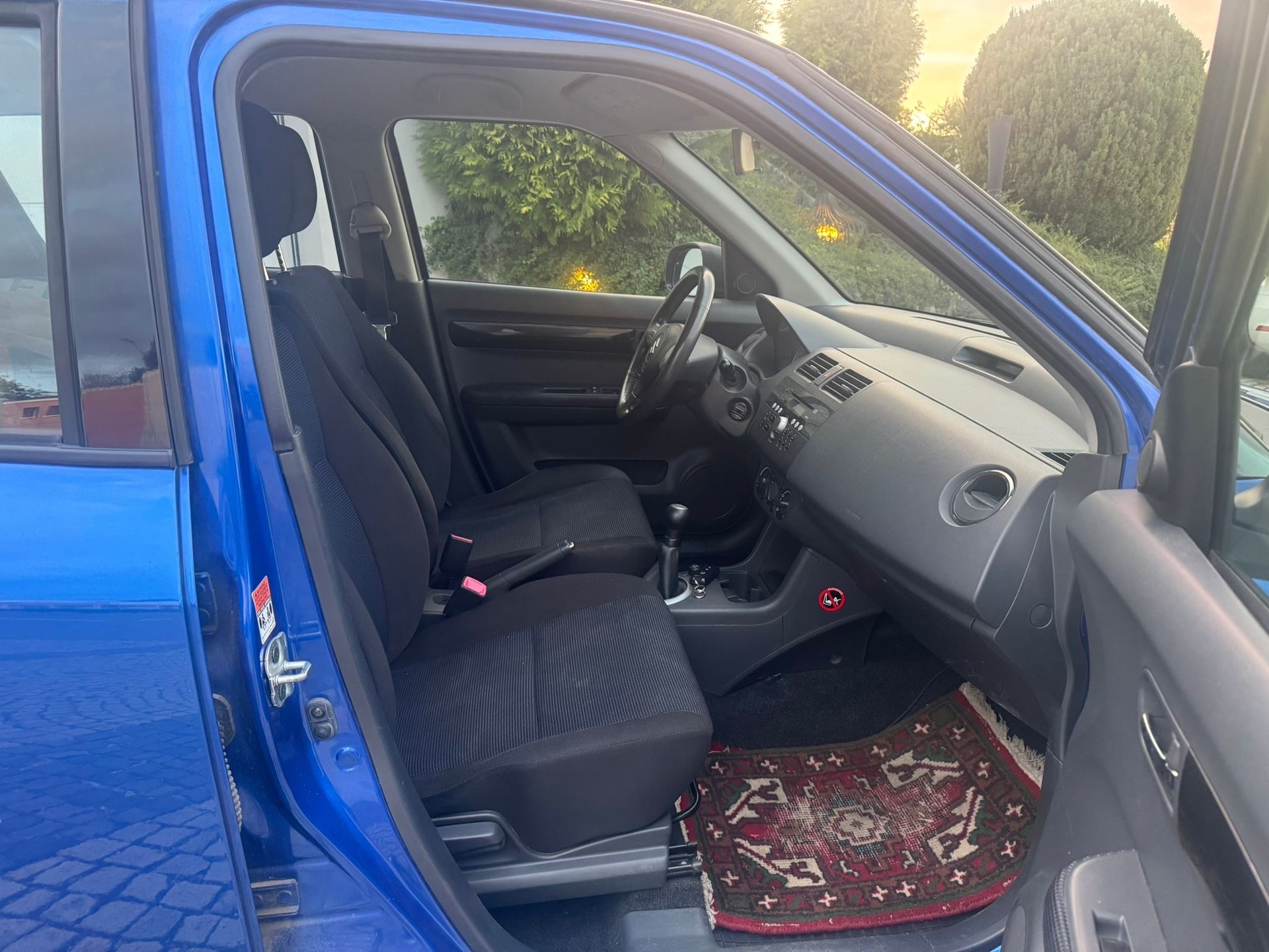 SUZUKI Swift 1.3i 16V GL 4x4-image-10