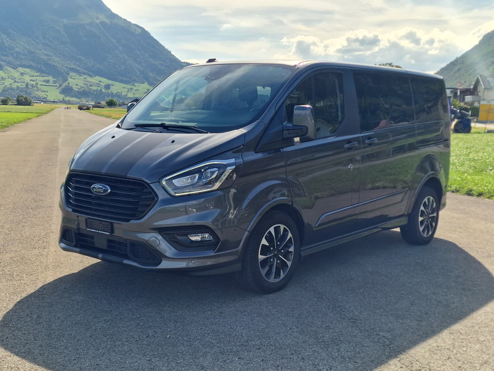 FORD Tourneo Custom 320 L1H1 Sport A-image-3