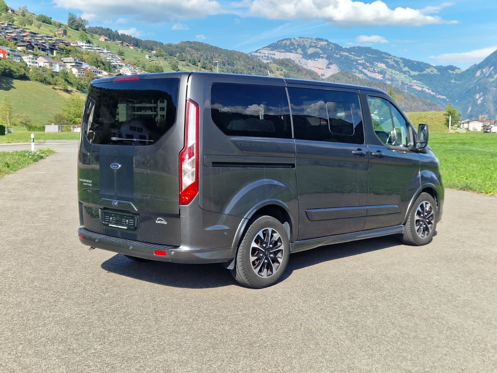FORD Tourneo Custom 320 L1H1 Sport A-image-1
