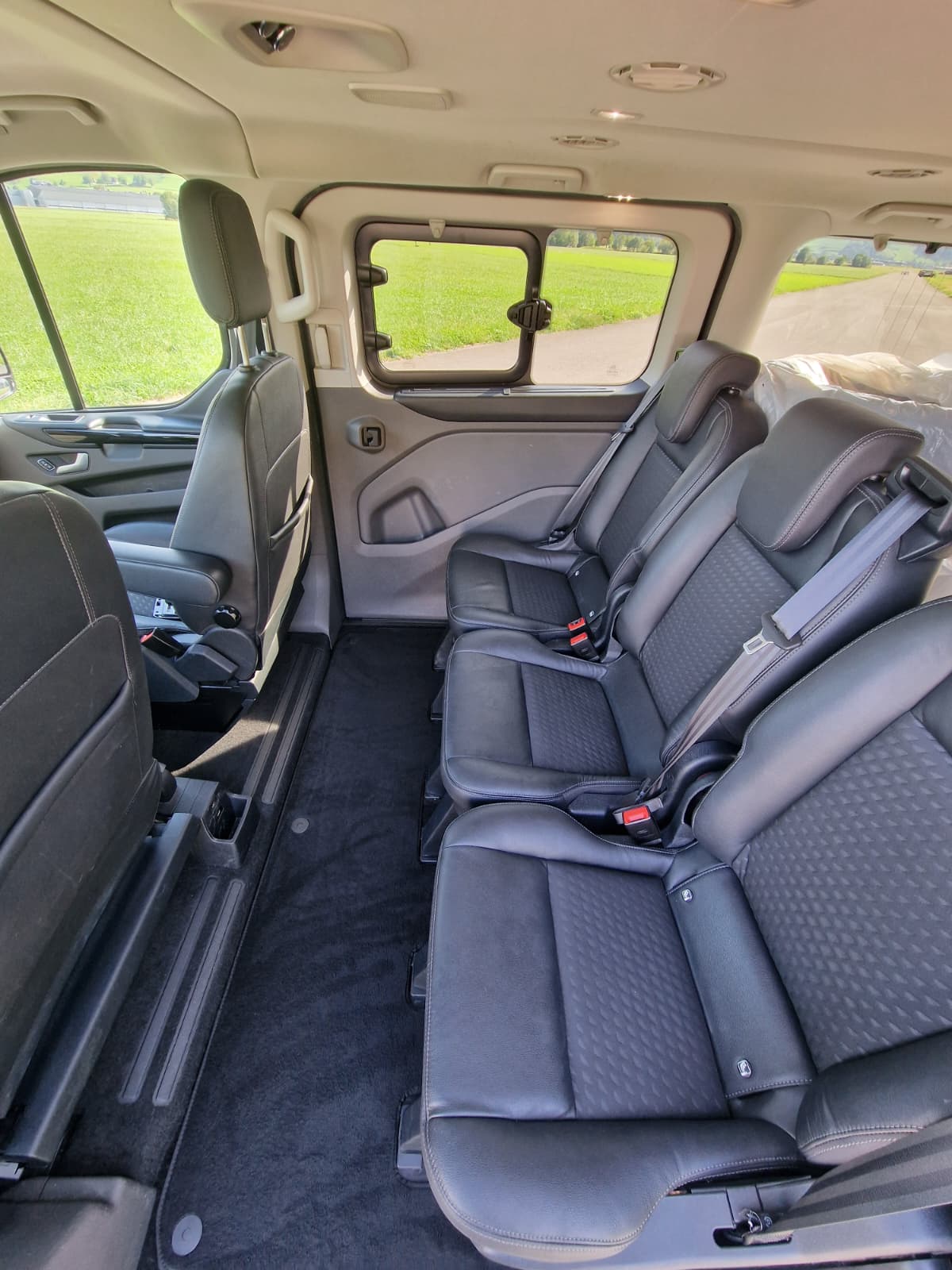 FORD Tourneo Custom 320 L1H1 Sport A-image-6