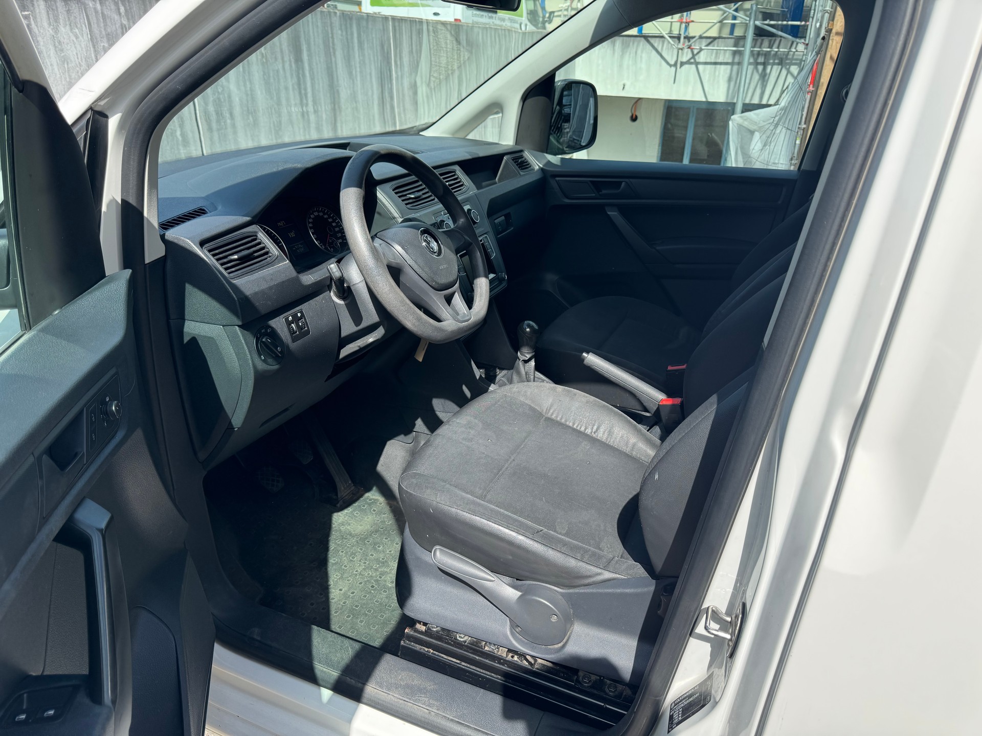 VW Caddy Maxi 2.0TDI BlueMotion Technology-image-10