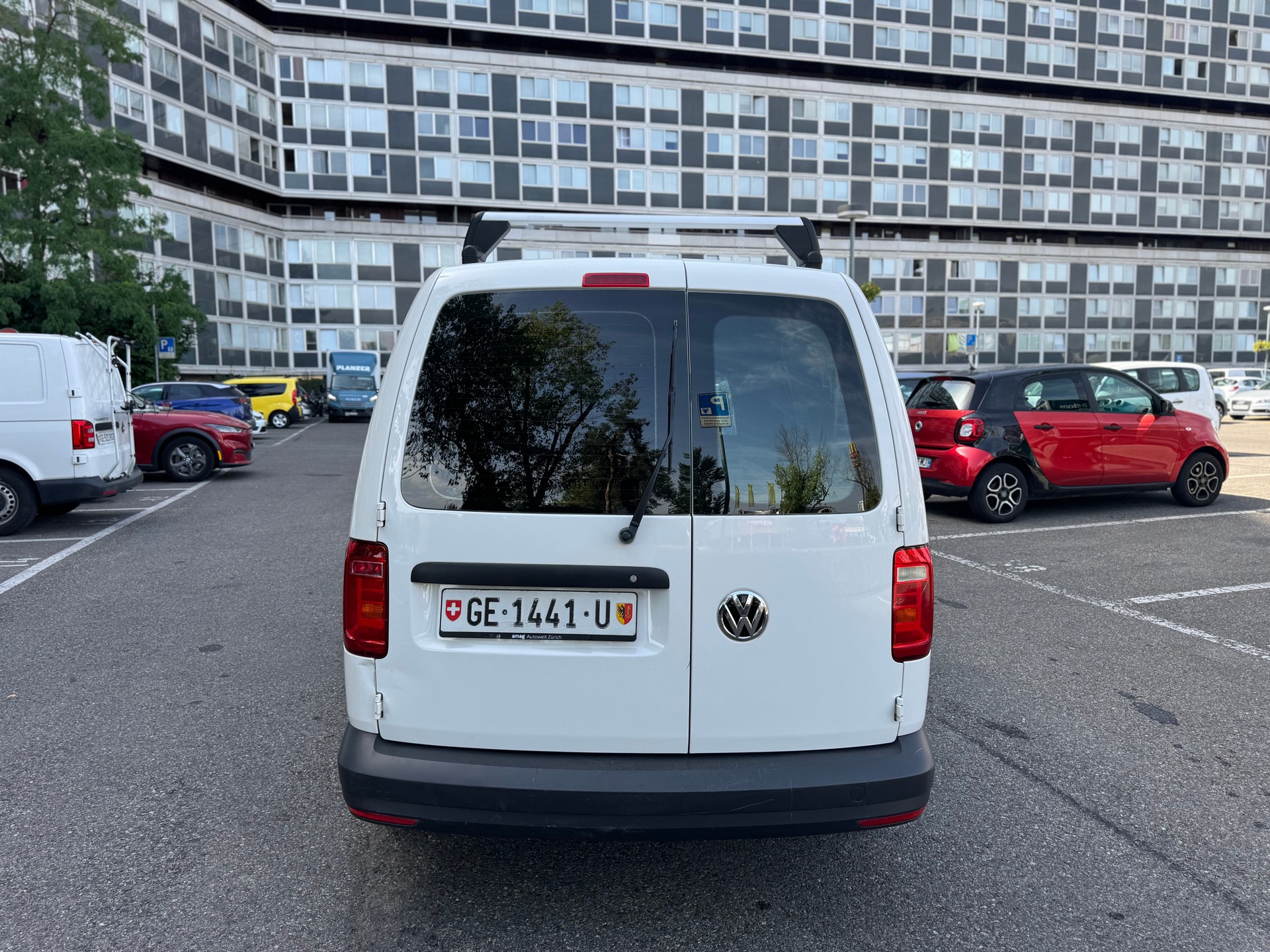 VW Caddy Maxi 2.0TDI BlueMotion Technology-image-7