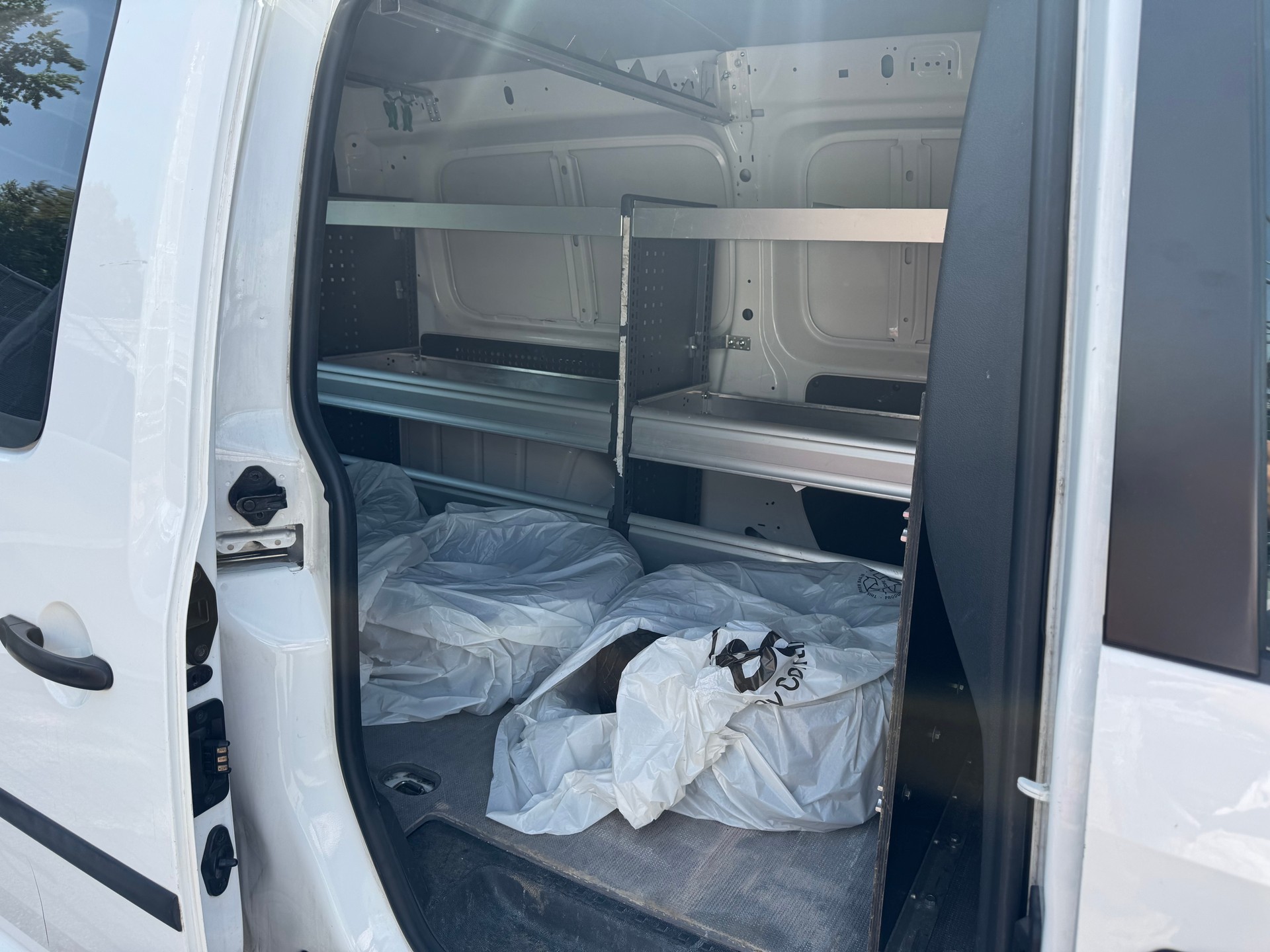 VW Caddy Maxi 2.0TDI BlueMotion Technology-image-13