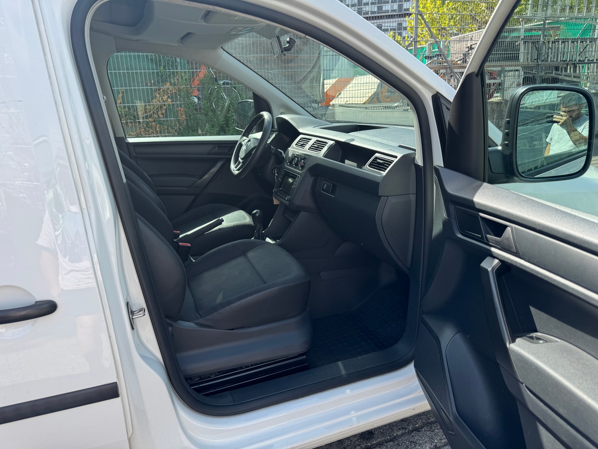 VW Caddy Maxi 2.0TDI BlueMotion Technology-image-12