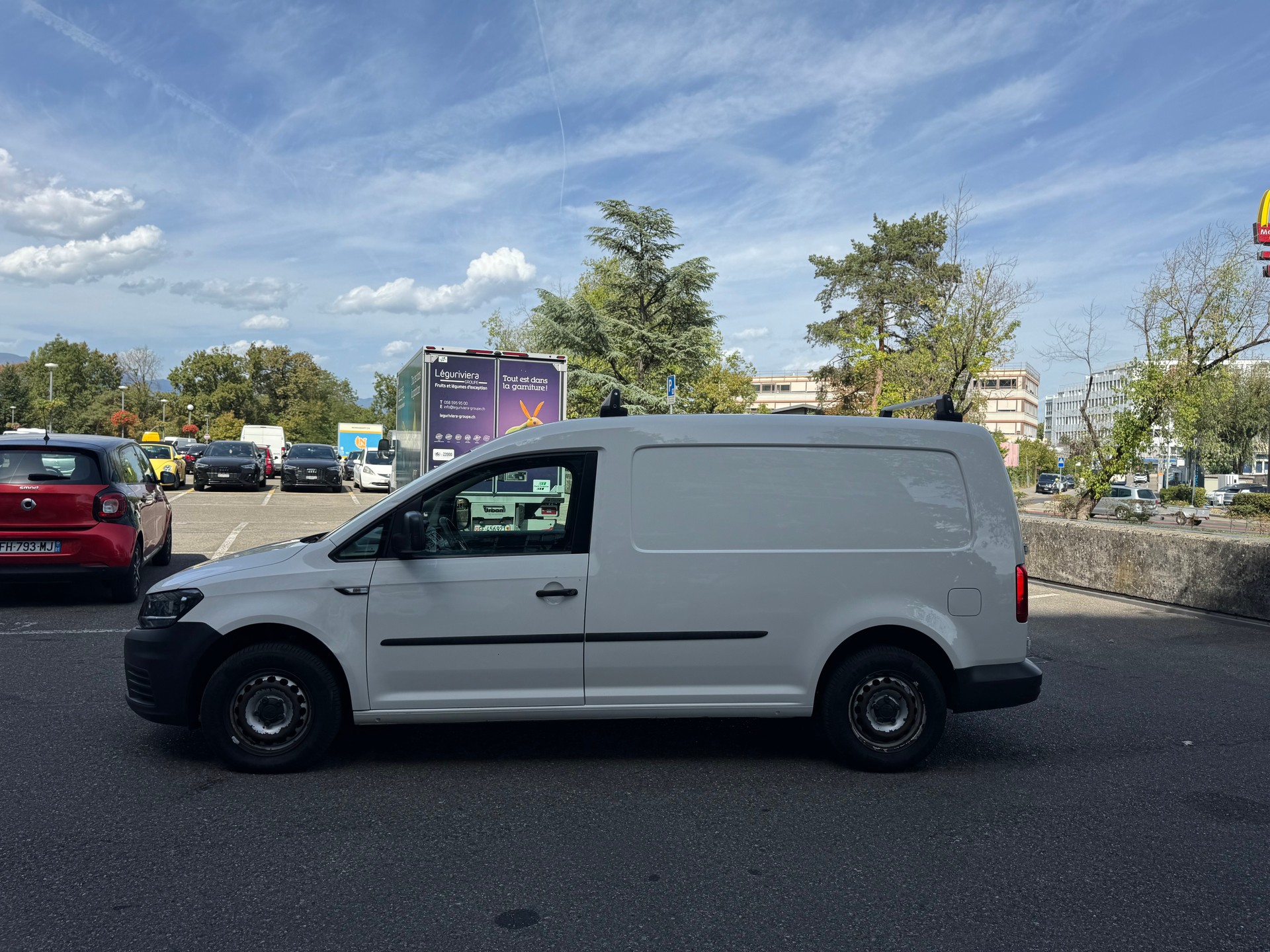 VW Caddy Maxi 2.0TDI BlueMotion Technology-image-3