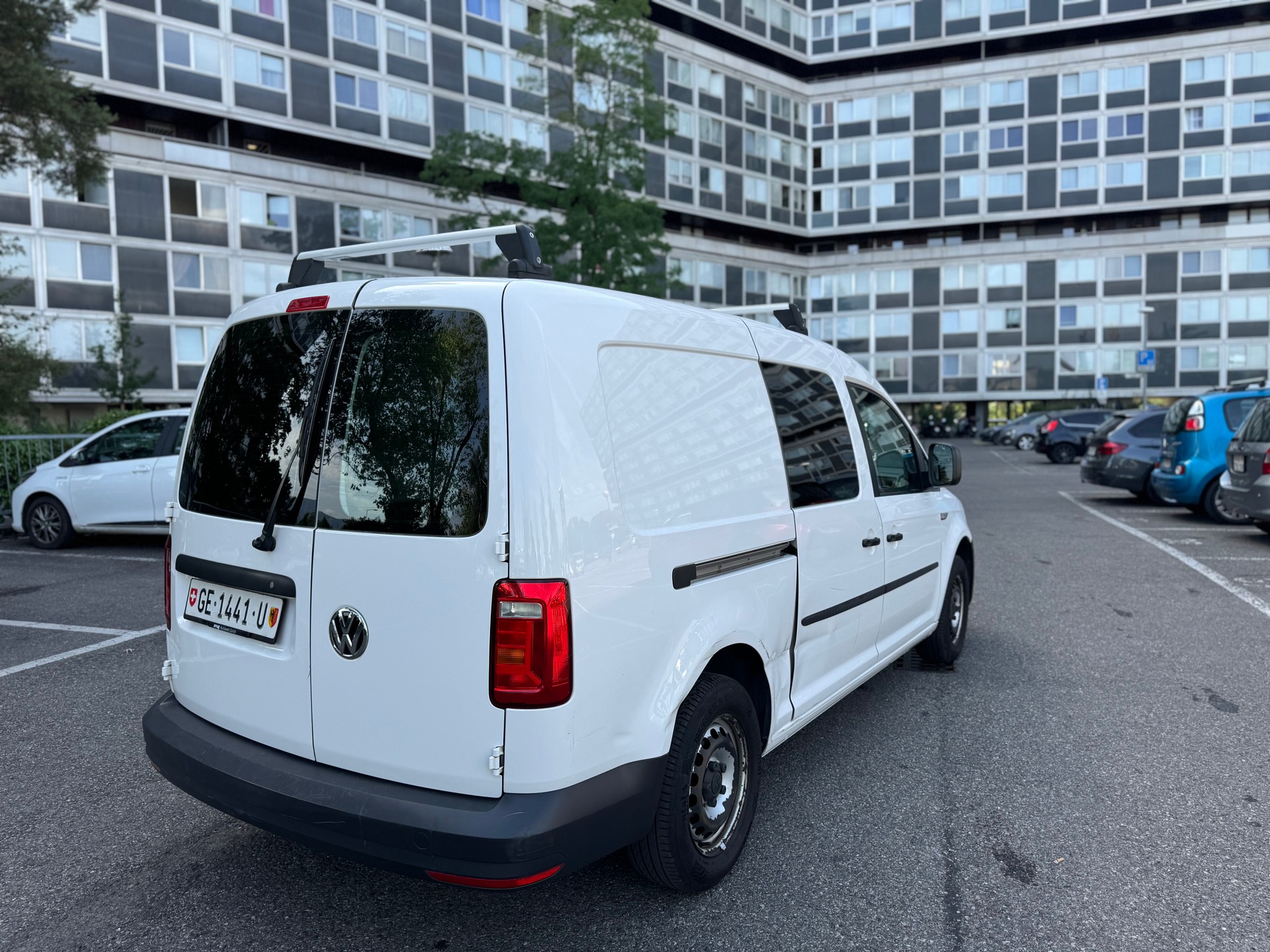 VW Caddy Maxi 2.0TDI BlueMotion Technology-image-6