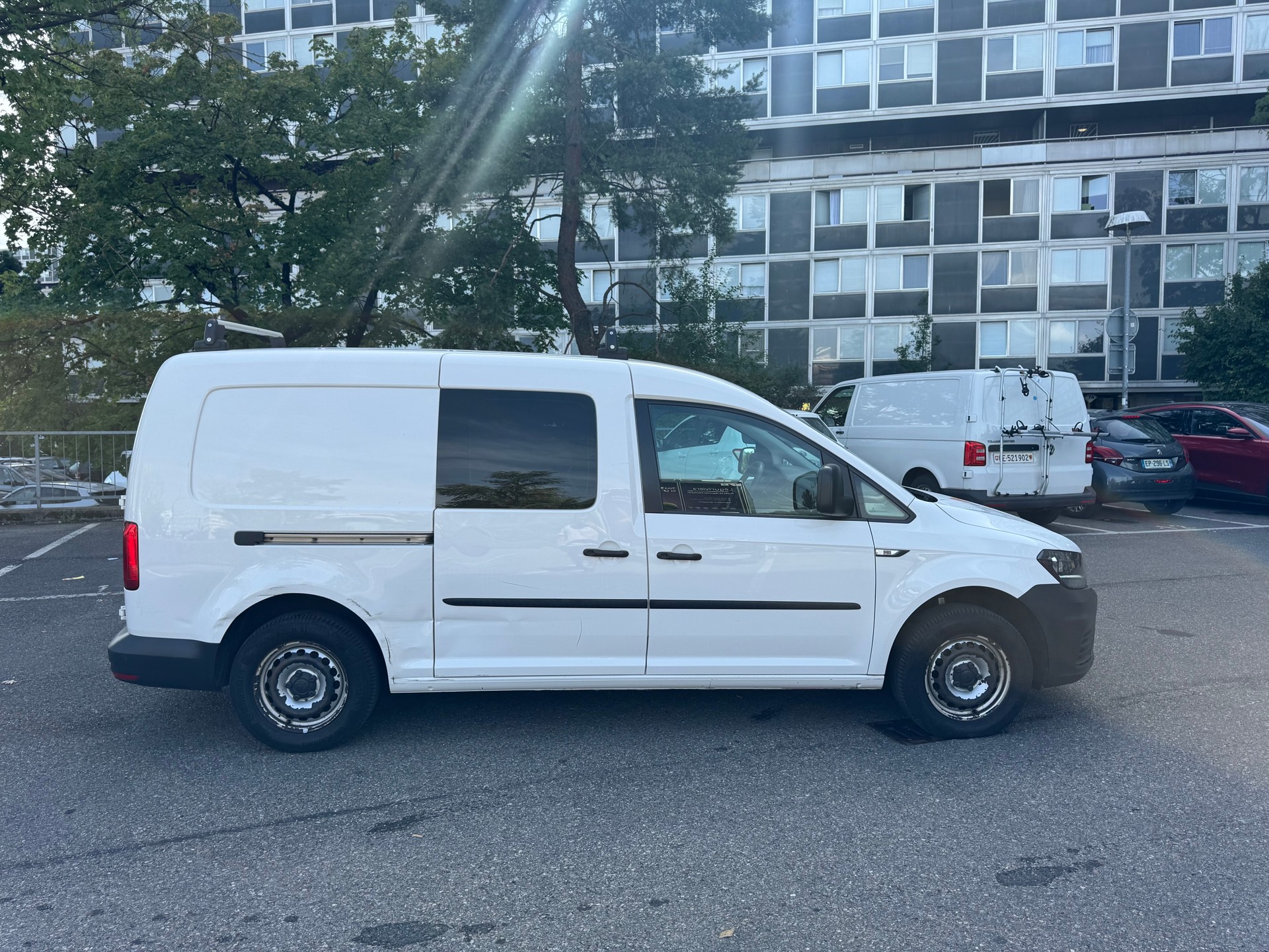 VW Caddy Maxi 2.0TDI BlueMotion Technology-image-4