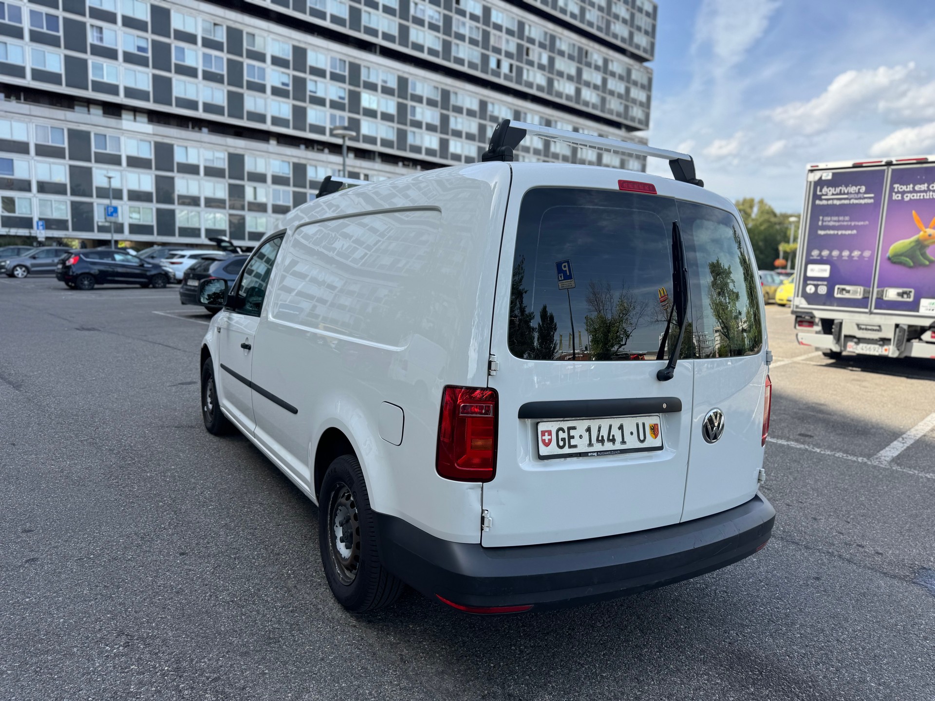 VW Caddy Maxi 2.0TDI BlueMotion Technology-image-8