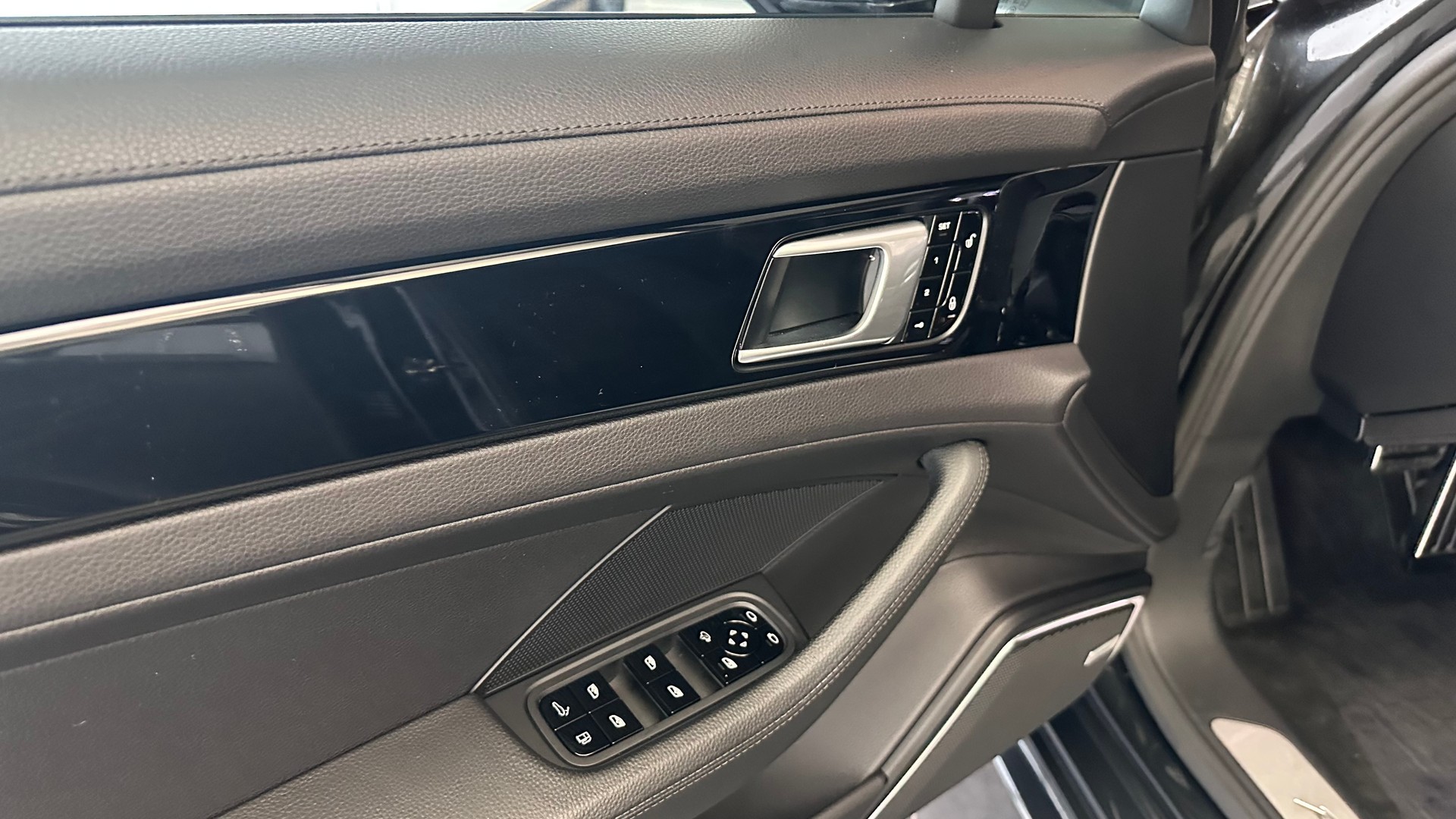 PORSCHE Panamera Sport Turismo 2.9 V6 4 E-Hybrid-image-17