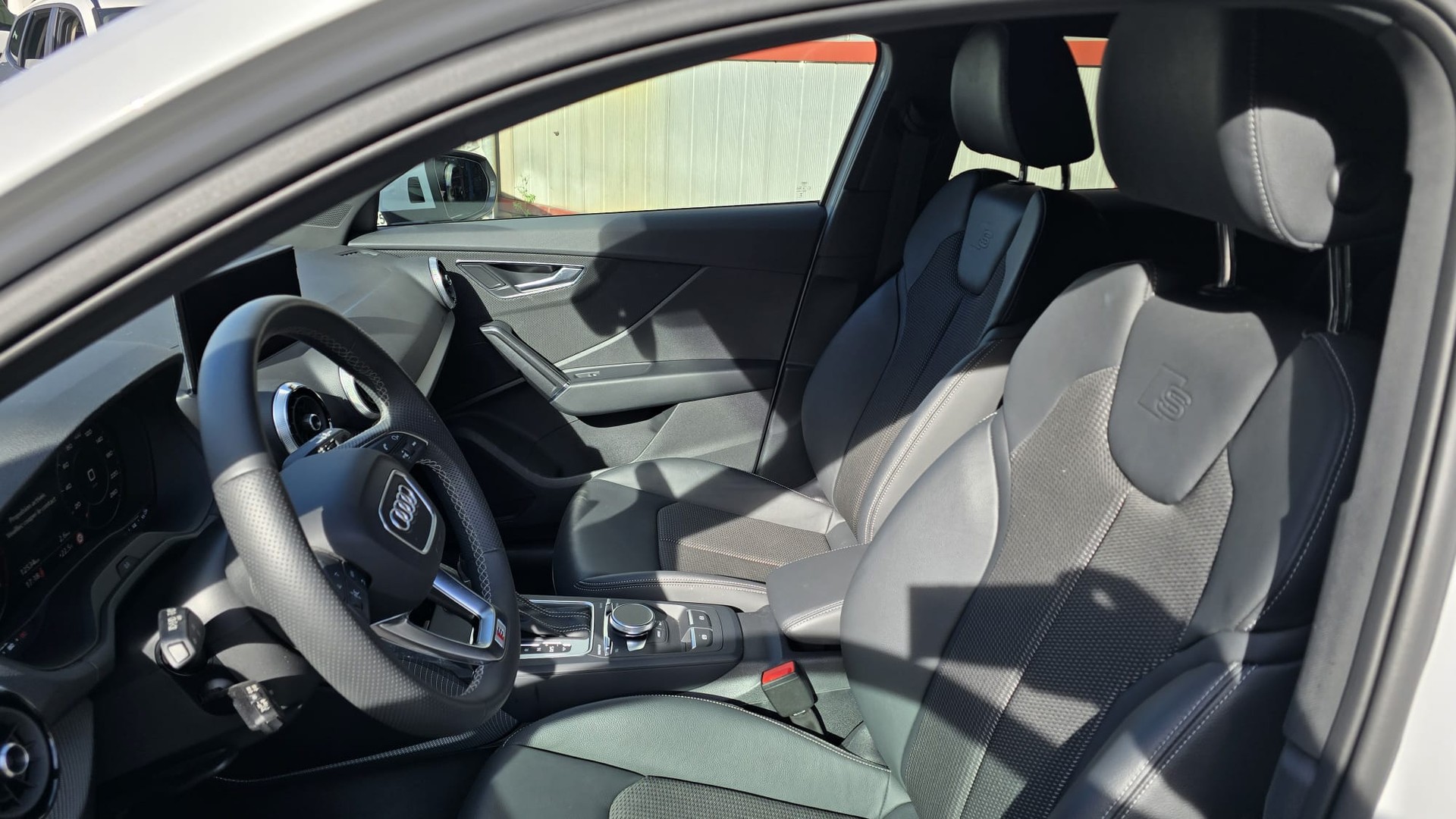 AUDI Q2 35 TFSI S line S-tronic-image-8