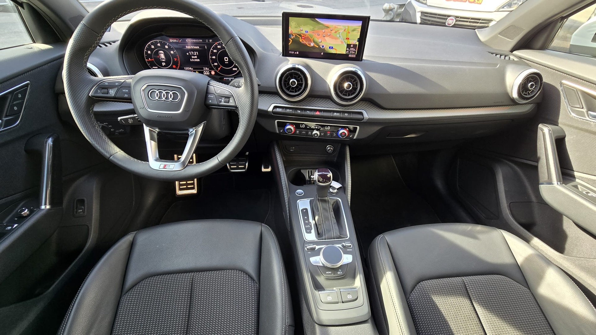 AUDI Q2 35 TFSI S line S-tronic-image-9