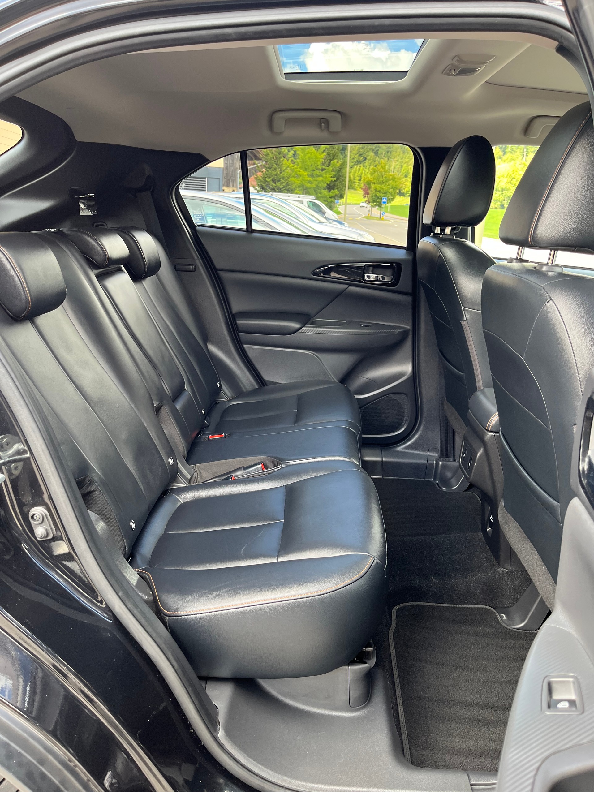 MITSUBISHI Eclipse Cross 1.5 T-Mivec Diamond 4WD CVT / Frisch ab MFK & Service / 8-fach bereift / CH-Fahrzeug-image-5