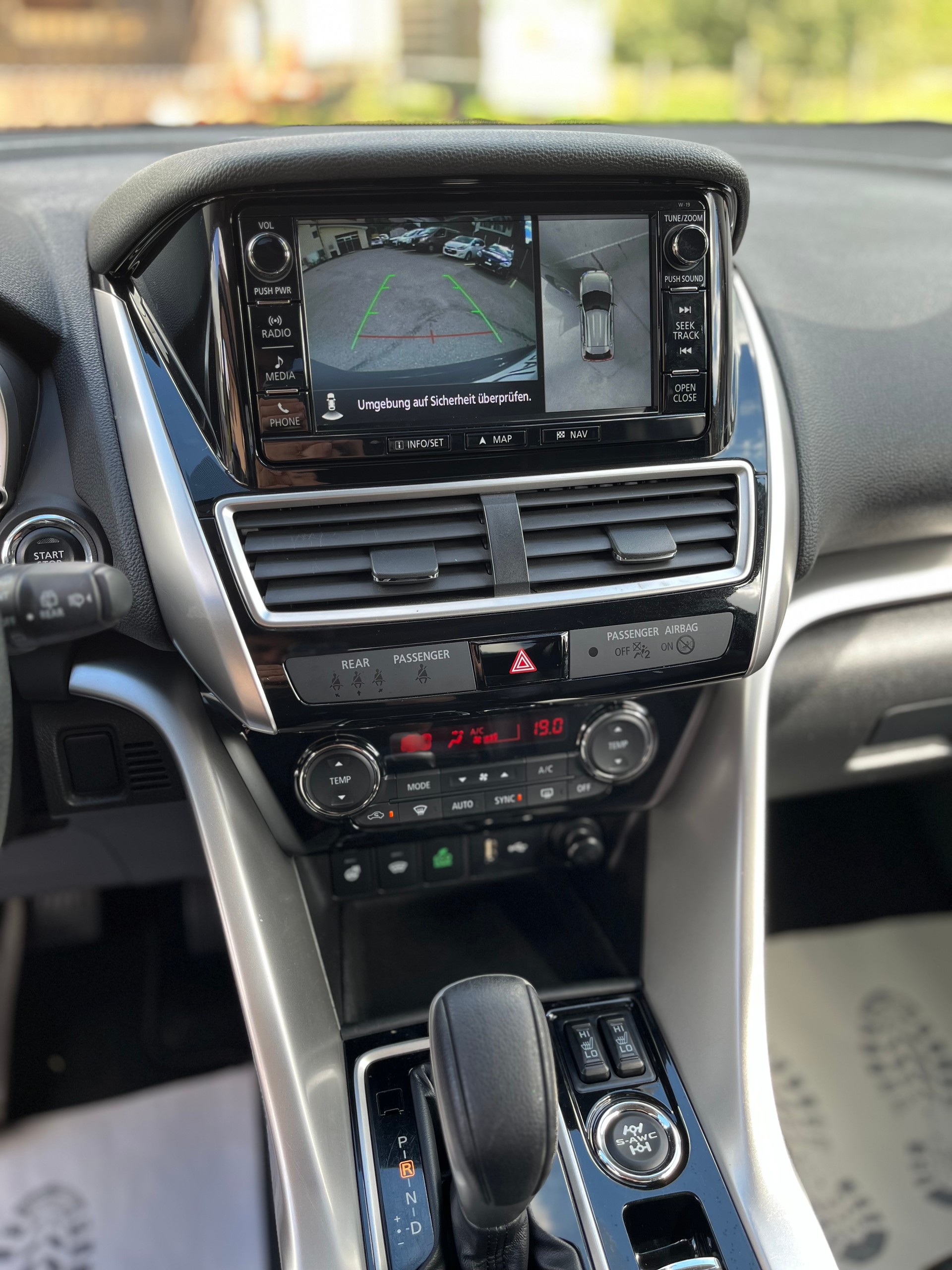 MITSUBISHI Eclipse Cross 1.5 T-Mivec Diamond 4WD CVT / Frisch ab MFK & Service / 8-fach bereift / CH-Fahrzeug-image-10
