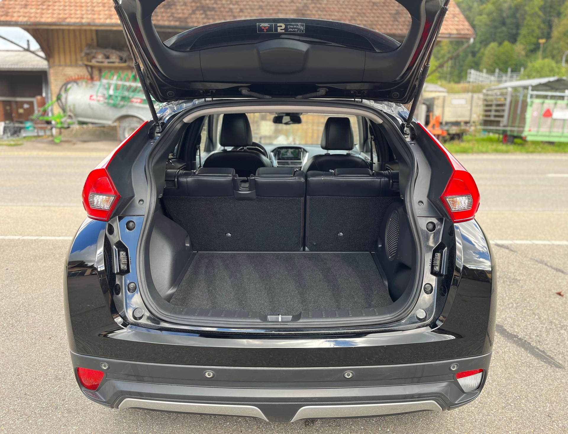 MITSUBISHI Eclipse Cross 1.5 T-Mivec Diamond 4WD CVT / Frisch ab MFK & Service / 8-fach bereift / CH-Fahrzeug-image-4