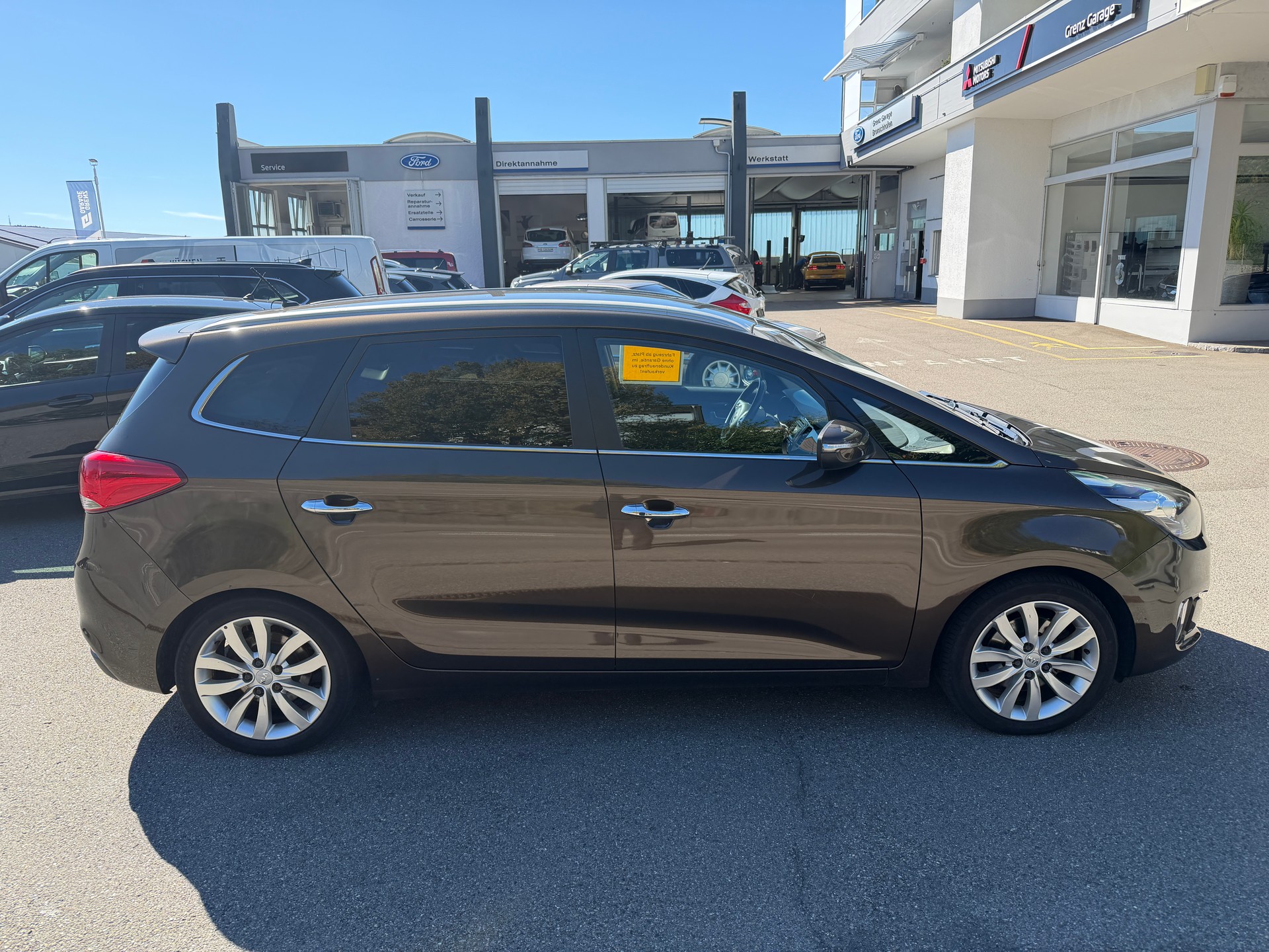 KIA Carens 1.7 CRDi-showroom-element-3